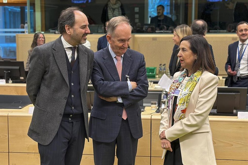 La ministra de Defensa, Margarita Robles, en la reunión con sus homólogos