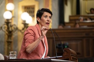 Archivo - La ministra de Inclusión, Seguridad Social y Migraciones, Elma Saiz, interviene durante una sesión plenaria en el Congreso de los Diputados, a 18 de septiembre de 2024, en Madrid (España). Durante la sesión de control, el PP, Vox y ERC hacen pre