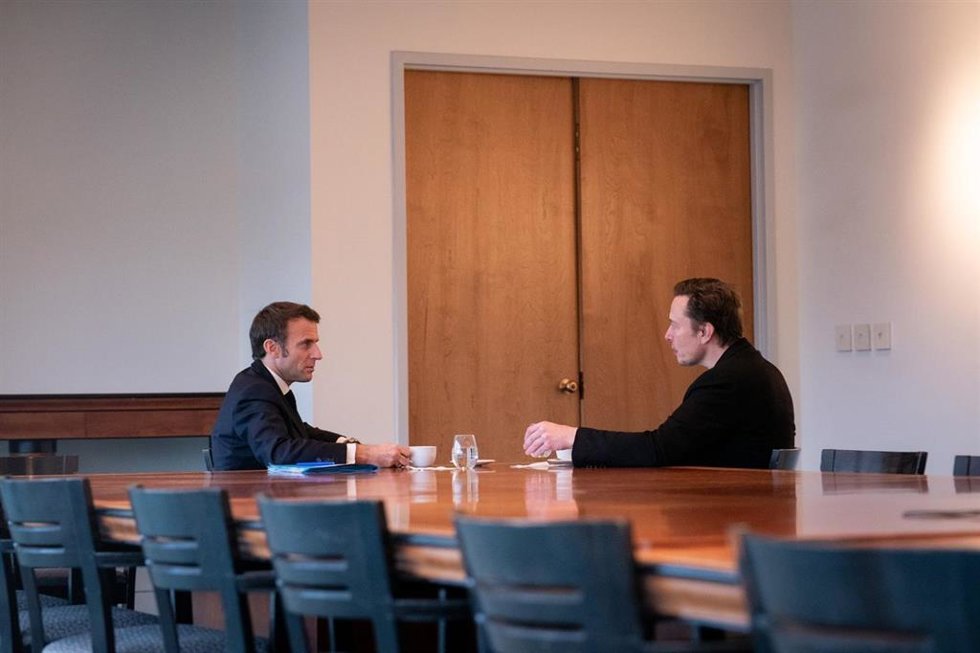 Archivo - El presidente de Francia, Emmanuel Macron, y el dueño de Twitter, Elon Musk
