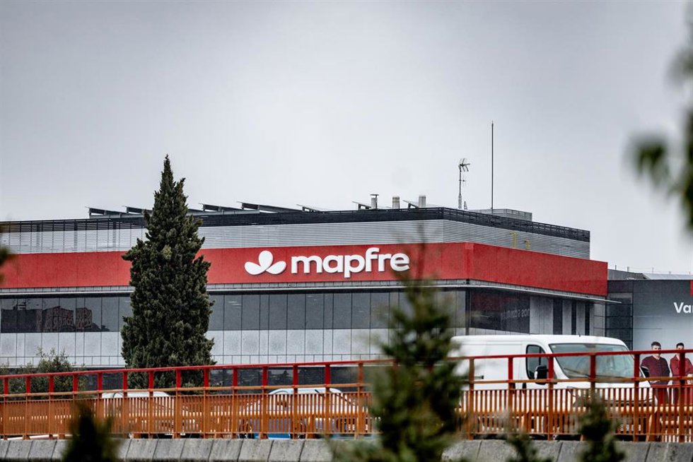 Nueva imagen de Mapfre implantada en las fachadas de las oficinas centrales de la aseguradora en Majadahonda, a 29 de enero de 2026, en Majadahonda, Madrid (España).