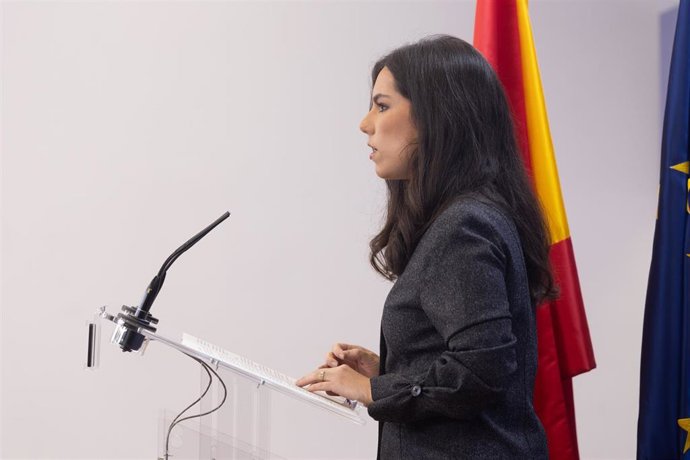 La portavoz de VOX en el Congreso, Pepa Millán, durante una rueda de prensa en el Congreso de los Diputados.
