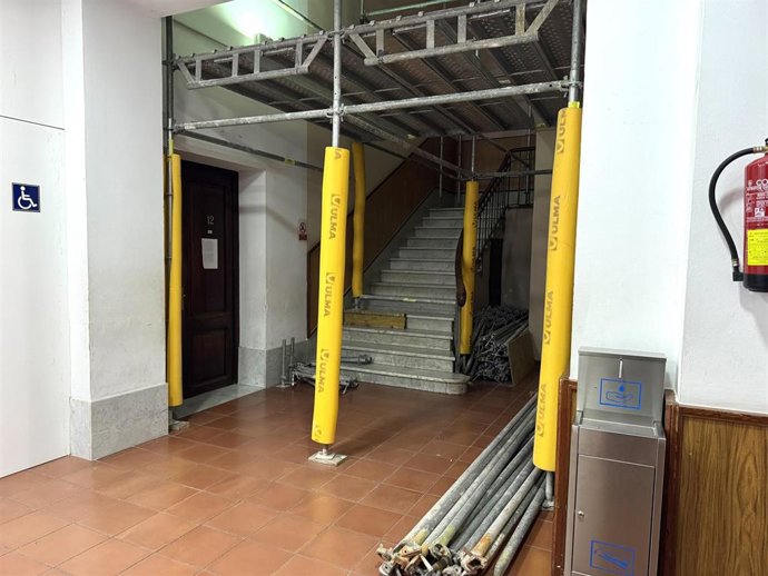 Educación comienza a reparar la escalera clausurada por seguridad del IES Joan Alcover