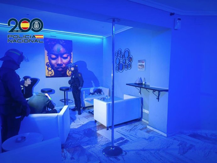 Operación policial con 16 detenidos tras caer una red de trata de seres humanos con fines de explotación sexual