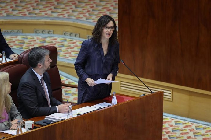 La presidenta de la Comunidad de Madrid, Isabel Díaz Ayuso, durante el pleno de la Asamblea de Madrid, a 12 de febrero de 2026, en Madrid (España). La Asamblea de Madrid muestra hoy su rechazo al pacto de financiación autonómica entre PSOE y ERC en una in