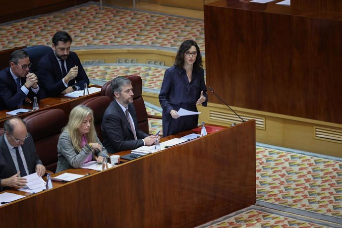 La presidenta de la Comunidad de Madrid, Isabel Díaz Ayuso, durante el pleno de la Asamblea de Madrid, a 12 de febrero de 2026, en Madrid (España). La Asamblea de Madrid muestra hoy su rechazo al pacto de financiación autonómica entre PSOE y ERC en una in