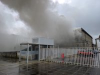 Extinguido el incendio de la comisaría de Policía Nacional de Santiago, que estará desalojada hasta evaluar daños