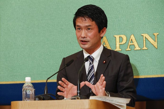 Archivo - November 22, 2021, Tokyo, Japan: Candidate Junya Ogawa speaks during a debate session for the leadership election of the main opposition party, the Constitutional Democratic Party of Japan, at the Japan National Press Club in Tokyo. Candidates r