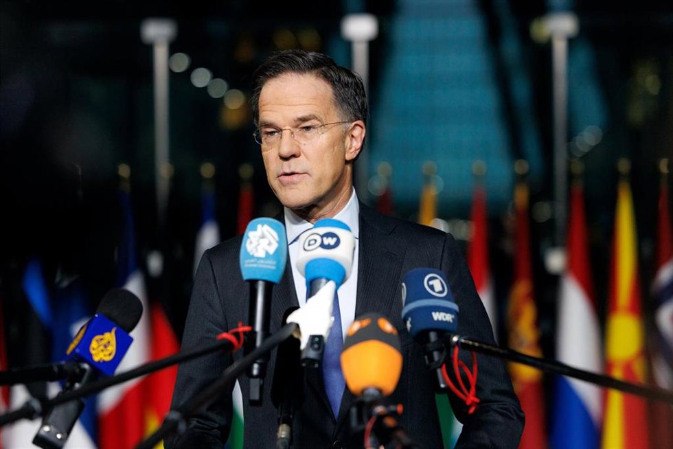 El secretario general de la OTAN, Mark Rutte, en declaraciones a los medios antes de asistir a la reunión de ministros de Defensa de la Alianza que se celebra este jueves en la sede de la organización. Bruselas (Bélgica).
