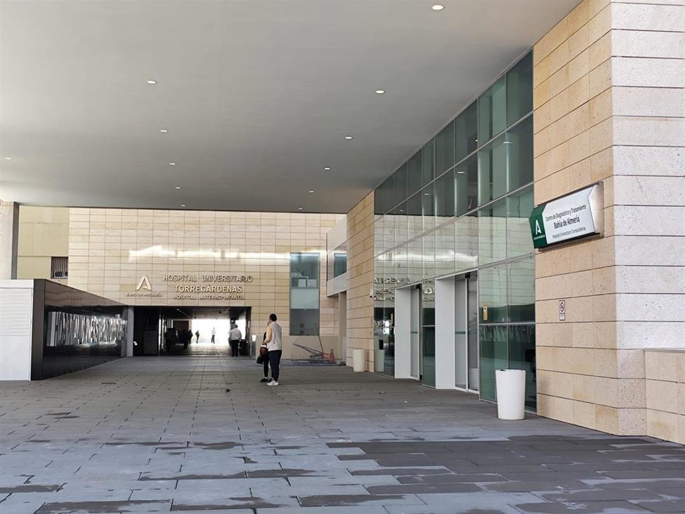 Acceso al Hospital Materno-Infantil de Torrecárdenas, en Almería.