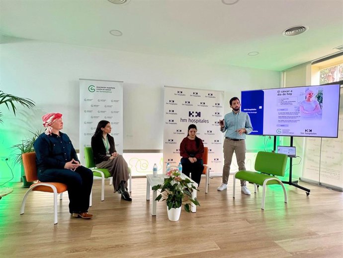 HM Hospitales y la Asociación Española Contra el Cáncer (AECC) han organizado una charla divulgativa en la sede de la AECC de Torremolinos (Málaga), bajo el título 'El cáncer a día de hoy'