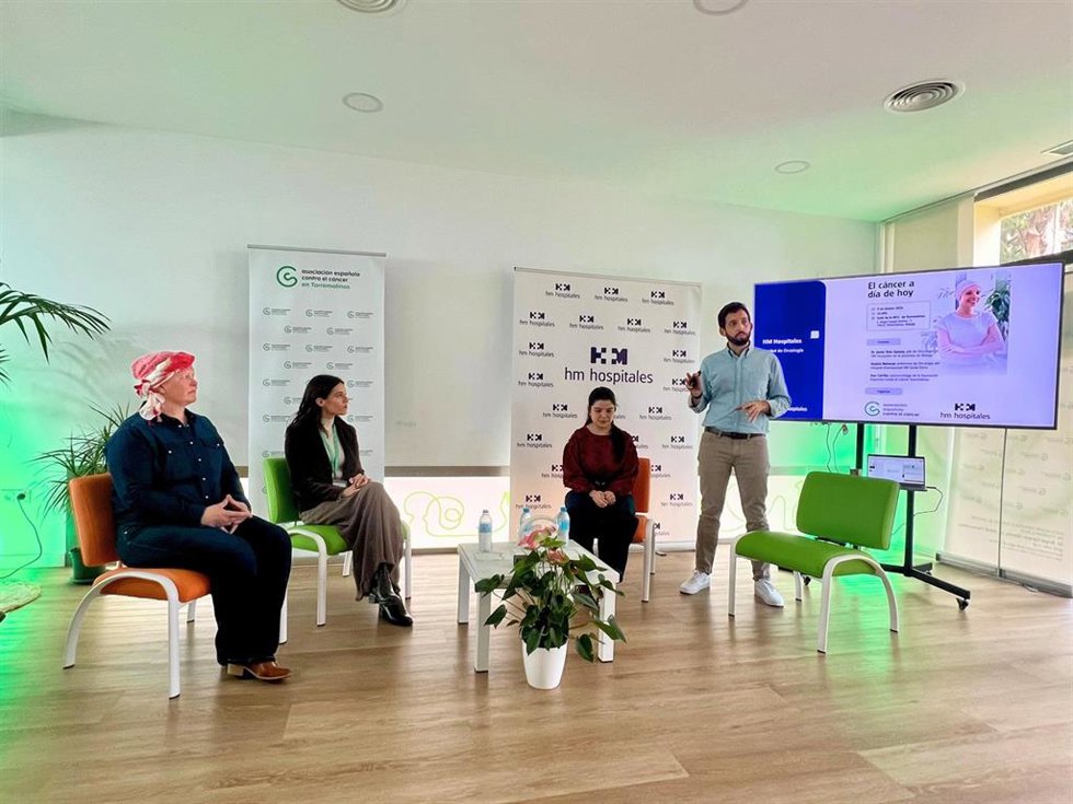 HM Hospitales y la Asociación Española Contra el Cáncer (AECC) han organizado una charla divulgativa en la sede de la AECC de Torremolinos (Málaga), bajo el título 'El cáncer a día de hoy'