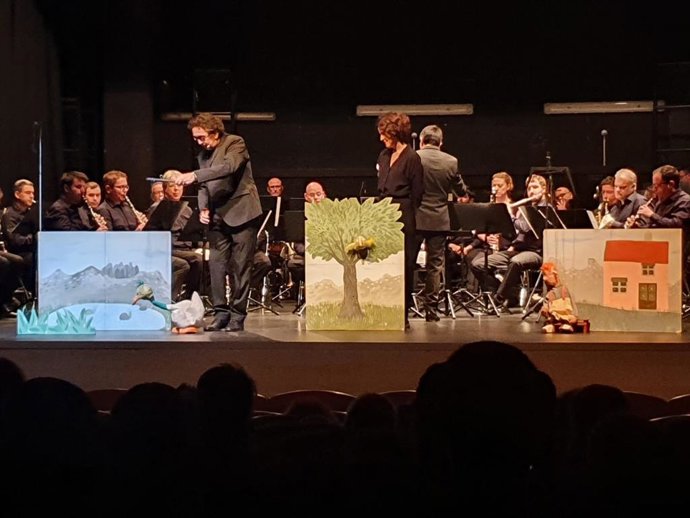 Archivo - La Banda Municipal de Música ofrece un concierto escolar, en una foto de archivo.