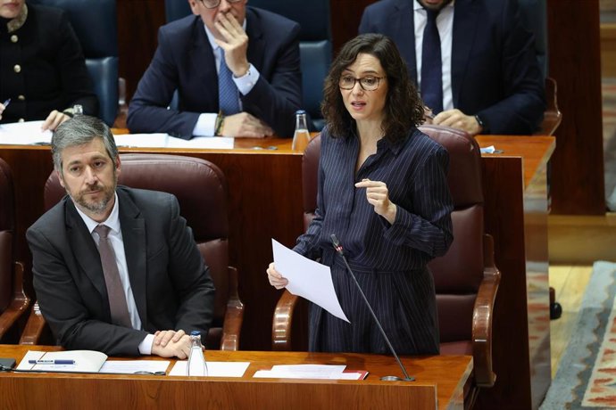 La presidenta de la Comunidad de Madrid, Isabel Díaz Ayuso, durante el pleno de la Asamblea de Madrid, a 12 de febrero de 2026, en Madrid (España). La Asamblea de Madrid muestra hoy su rechazo al pacto de financiación autonómica entre PSOE y ERC en una in