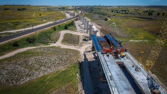 Viaducto del Mayoral, ejecutado por Lantania para la conexión de Alta Velocidad con el Aeropuerto Adolfo Suárez Madrid-Barajas