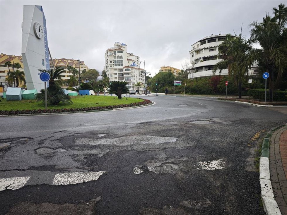 Estepona acometerá de urgencia un plan para reparar desperfectos en vías urbanas tras las lluvias
