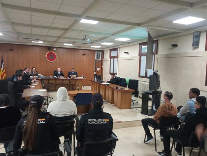 Los condenados, durante el juicio.