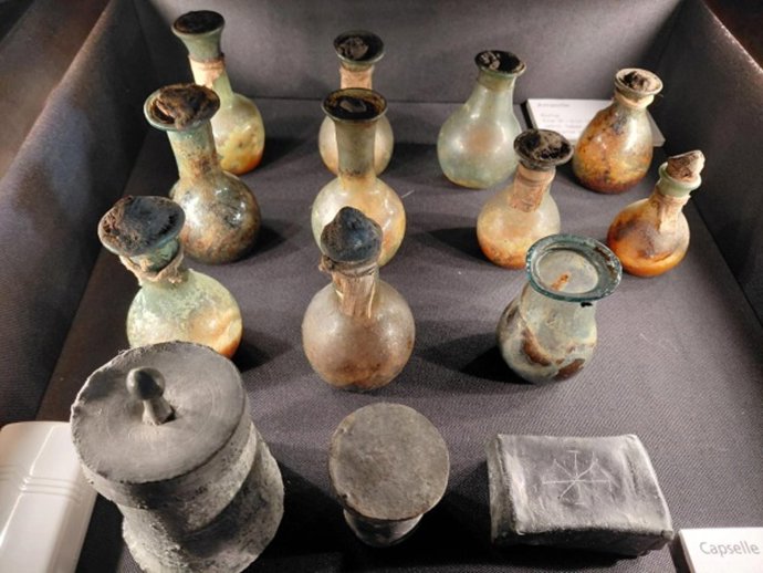 Ungüentarios datados entre los siglos VI y VII d. C.