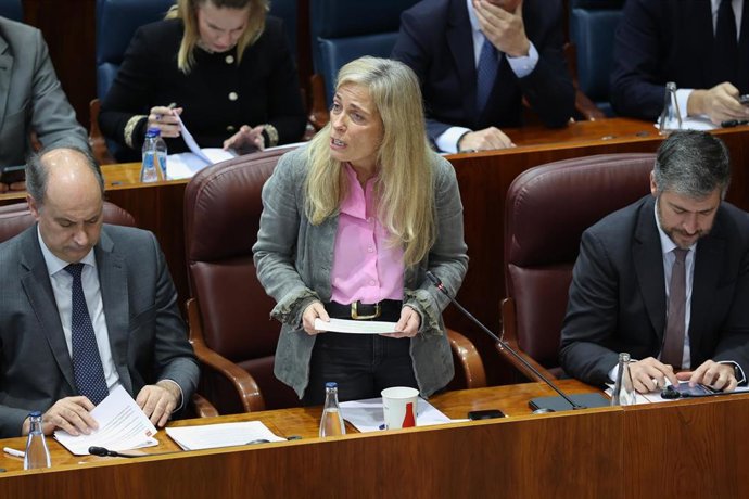 La consejera de Economía, Hacienda y Empleo de la Comunidad de Madrid, Rocío Albert, durante el pleno de la Asamblea de Madrid, a 12 de febrero de 2026, en Madrid (España). 