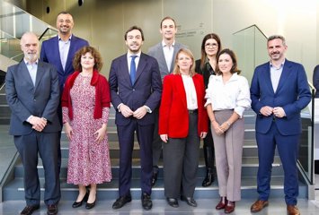 Miembros de CaixaBank y Andalucía Trade en la decimoctava edición de su jornada 'Puerta al Exterior'.