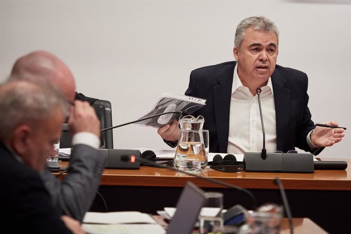 L'exsecretari d'organització del PSOE Santos Cerdán compareix en la Comissió d'Investigació sobre adjudicacions públiques del Parlament de Navarra, a 11 de febrer del 2026, a Pamplona, Navarra (Espanya). 