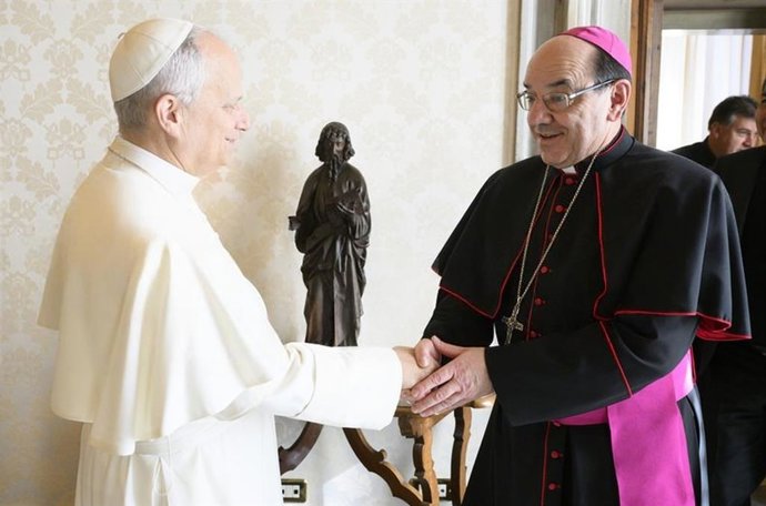 El Papa y el arzobispo de Pamplona, Florencio Roselló.