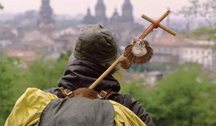 Peregrino haciendo el Camino de Santiago organizado