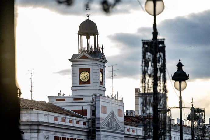 Archivo - Exterior de la Real Casa de Correos, sede del Gobierno de la Comunidad de Madrid, en la Puerta del Sol, a 19 de noviembre de 2025, en Madrid (España). 