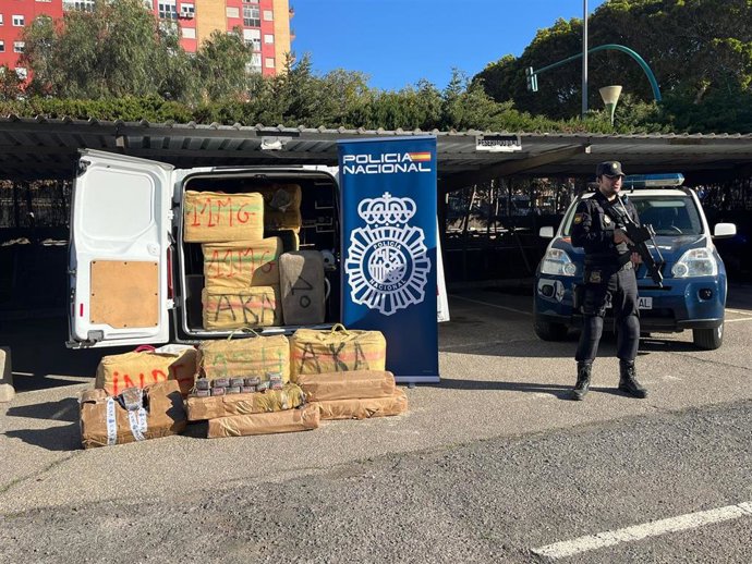 Parte del material intervenido en El Ejido (Almería) durante la operación contra el narcotráfico incluida en el V Plan Especial de Seguridad para el Campo de Gibraltar.