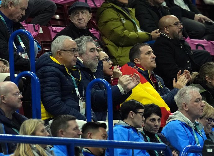 Alejandro Blanco junto a José Manuel Rodríguez Uribes en los Juegos Olímpicos de Invierno de Milán y Cortina d'Ampezzo