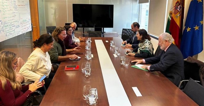 Reunión entre los miembros de CCOO-A y la consejera de Empleo, Formación y Trabajo Autonómo, Rocío Blanco.