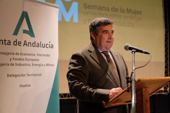 El delegado de la Junta de Andalucía en Huelva, José Manuel Correa, en el acto de inauguración de las jornadas 'Huelva: Industria con nombre de mujer'.