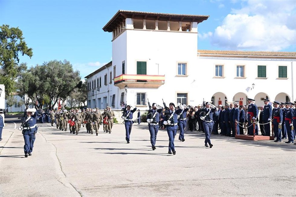 Archivo - Desfile militar por el 75 aniversario de la base aérea de Son Sant Joan.