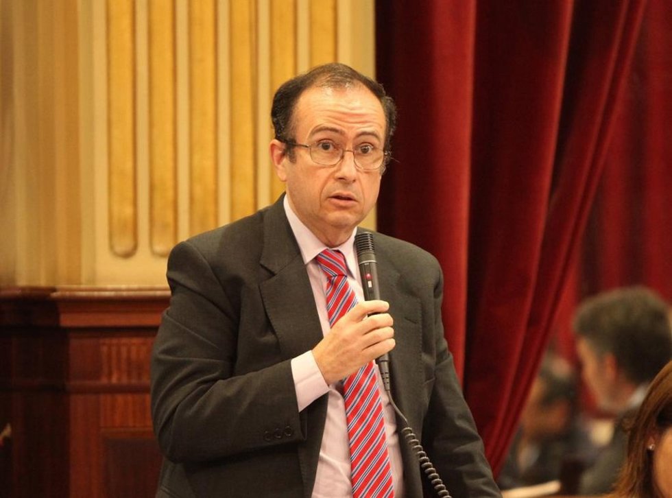 Archivo - El diputado del PP Carlos Luis Veramendi en el Parlament