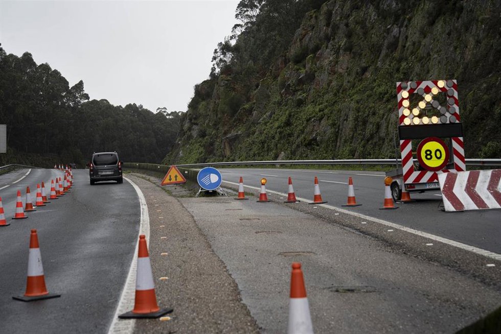 Corte de la autopista AG-57 desde el km 15 al 17 en sentido Baiona, a 10 de febrero de 2026, en Gondomar, Pontevedra, Galicia (España). La Xunta ha cortado al tráfico un tramo de algo más de dos kilómetros en la autopista AG-57, a la altura de Gondomar,