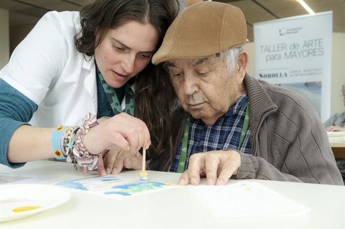 Fundación Bancaja acerca el arte de Sorolla a personas mayores en residencias y centros de día de Valencia