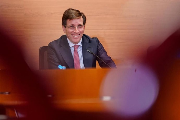 El alcalde de Madrid, José Luis Martínez-Almeida, en una rueda de prensa