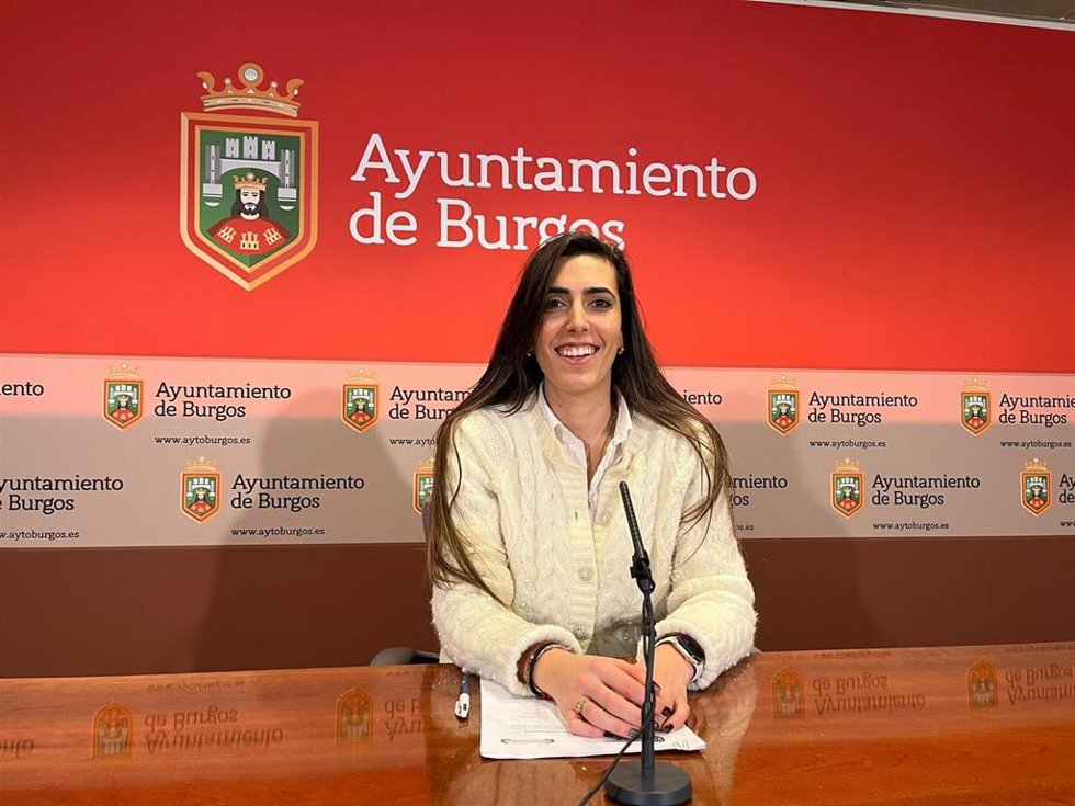 Andrea Ballesteros, durante su atención a medios tras la Junta de Gobierno.