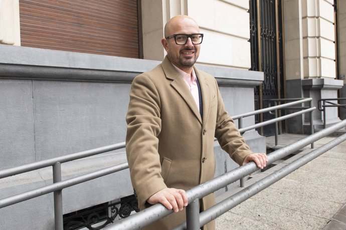 El candidato del Partido Aragonés (PAR) para la presidencia de Aragón, Alberto Izquierdo, posa para Europa Press, a 29 de enero de 2026, en Zaragoza, Aragón (España).