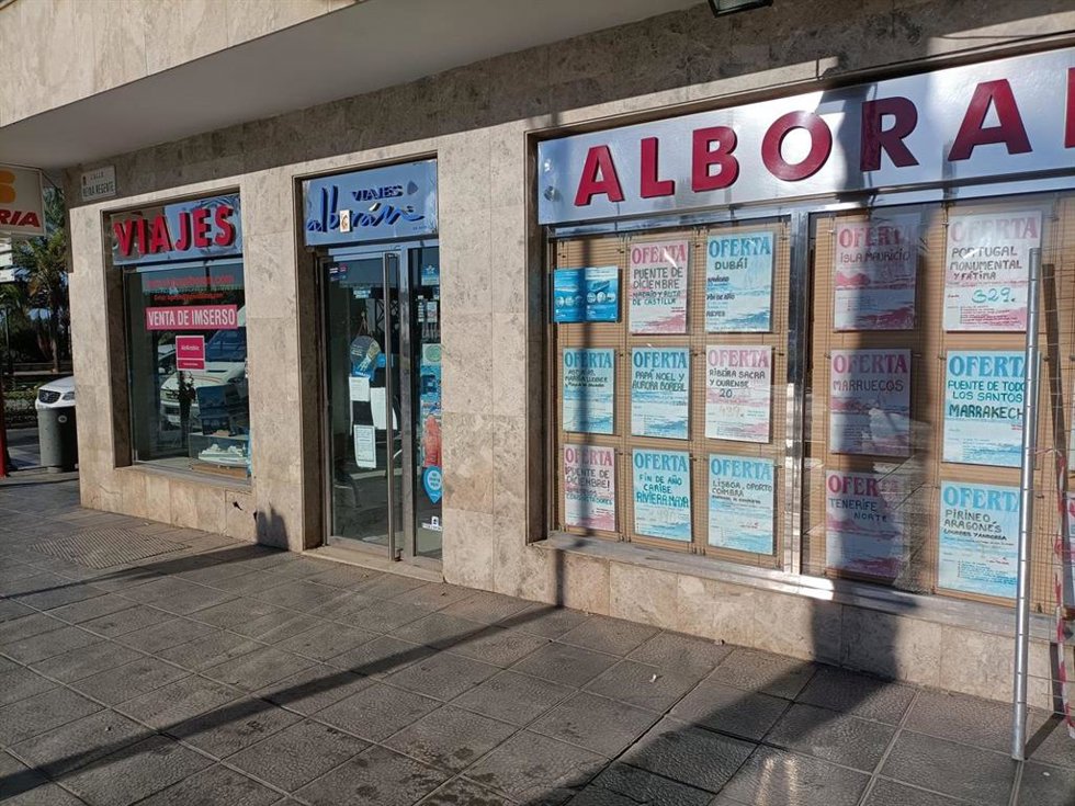 Archivo - Fachada de 'Viajes Alborán' en Almería antes de su cierre definitivo. 