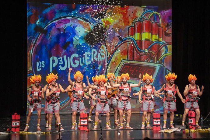 Chirigota Los Pejigueras en una actuación en el Carnaval Romano de Mérida.
