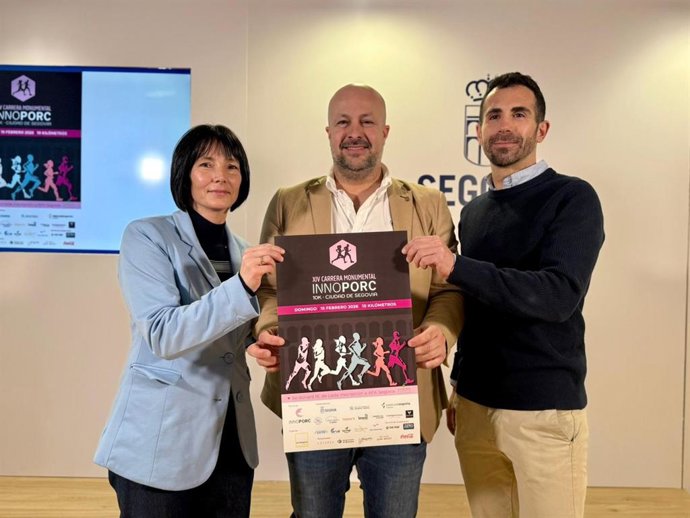 La representante de Innoporc, Ana lázaro; el concejal de Deportes, Jesús Garrido, y el director de la prueba, Daniel Gutiérrez.