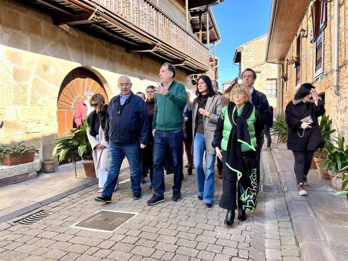 El portavoz de Vox en Inmigración, Samuel Vázquez, visita Cartes tras la apertura del centro de menores migrantes