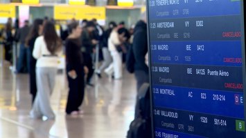 Cancelados 101 vuelos en el Aeropuerto de Barcelona por viento y no se prevén má