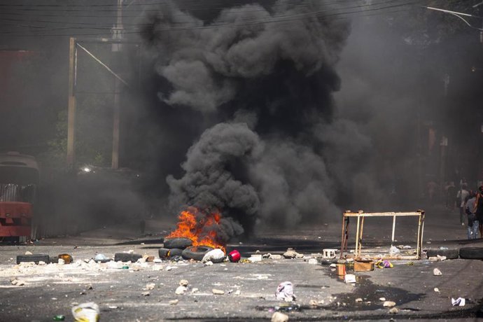 Archivo - Disturbios en Haití durante unas protestas en abril de 2025 en la capital, Puerto Príncipe, por el aumento de los ataques por parte de bandas criminales (archivo)