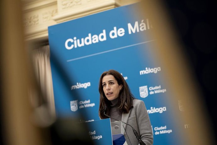 La concejala delegada de Sostenibilidad Medioambiental, Penélope Gómez, informa sobre actuaciones de Emasa para reducir los riesgos de inundación en distintos puntos de la ciudad.