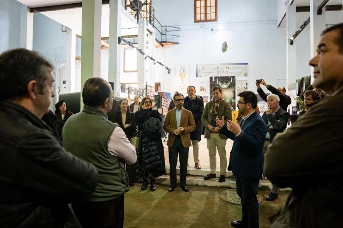 El delegado de Desarrollo Económico, Promoción y Empleo de la Diputación de Córdoba, Félix Romero (centro), en el encuentro con empresarios de la provincia en Baena.