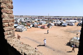 Archivo - Desplazados sudaneses en el campamento de Al Mina Al Muwahad, en la capital de Kordofán Norte, El Obeid (archivo)