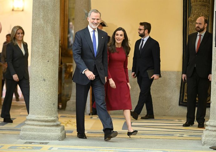 El rey Felipe VI y la reina Letizia llegan a la entrega de los Premios Nacionales del Deporte 2023 y 2024, a 11 de febrero de 2026, en Madrid (España). Estos galardones, que se otorgan anualmente, buscan ensalzar el rendimiento y los logros deportivos, as