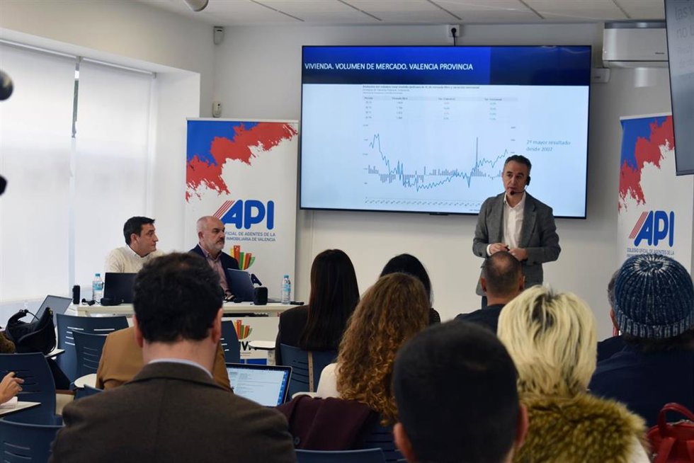 Archivo - Presentación del Informe sobre el Mercado Inmobiliario de Valencia del cuarto trimestre de 2025 del Colegio de Agentes de la Propiedad Inmobiliaria de Valencia