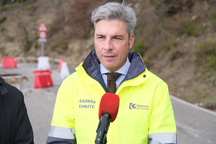 El delegado de Infraestructuras, Sostenibilidad y Agricultura de la Diputación de Córdoba, Andrés Lorite, en su visita a la Subbética.